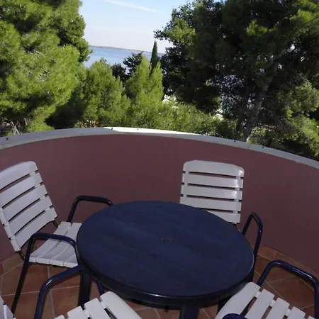 Monika Apartment Vir
