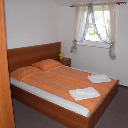 Apartment Monika Vir
