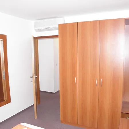 Monika Apartment *