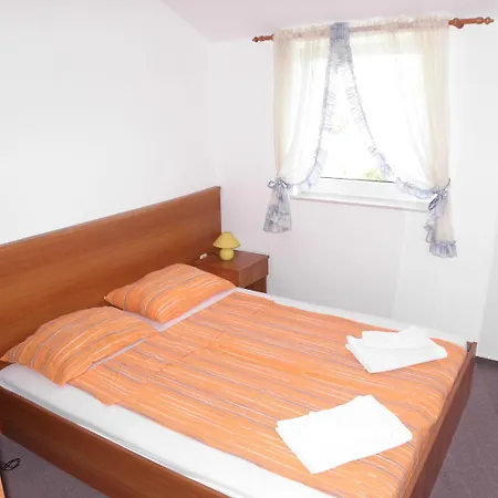 Monika Apartment Vir