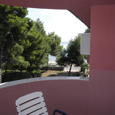 Monika Apartment Vir