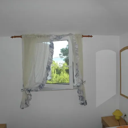 Monika Apartman Vir