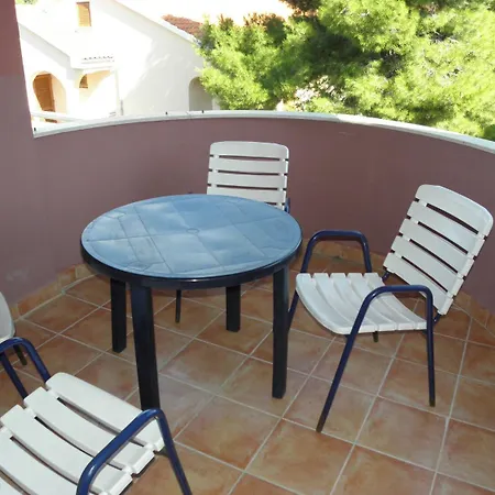 Monika Apartman Vir