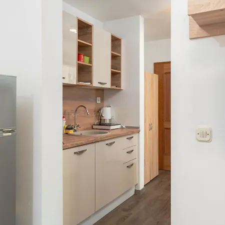 Apartament Monika Vir