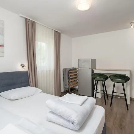 Apartament Monika Vir