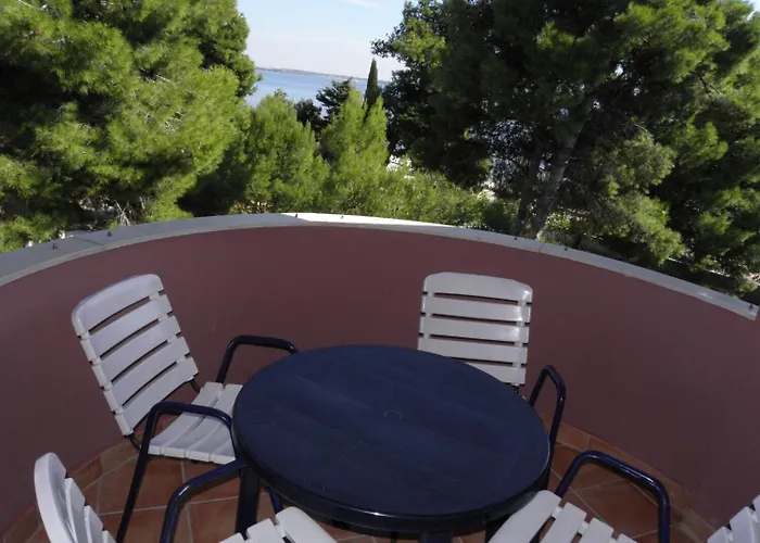 Monika Appartement Vir